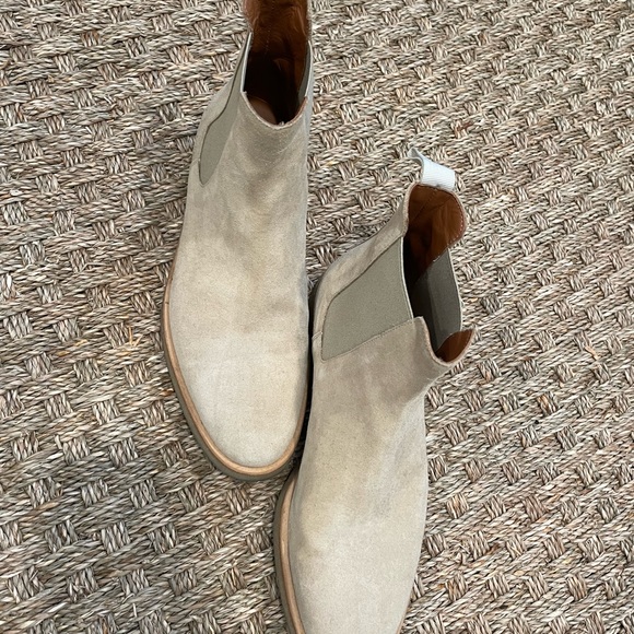 Common Projects Suede Chelsea Boots (desert sand) - Picture 3 of 5
